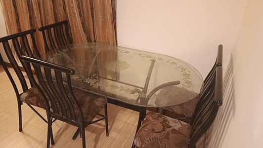 Urgent Sale Dinning With Chairs