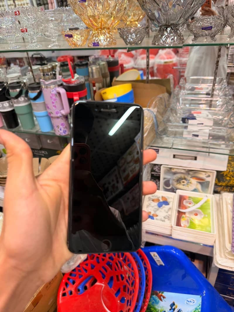 Apple iPhone 8 Plus 1