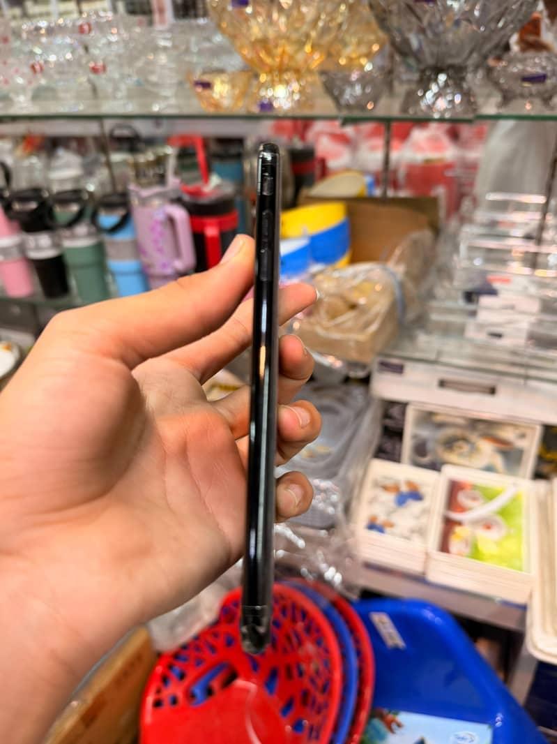Apple iPhone 8 Plus 3