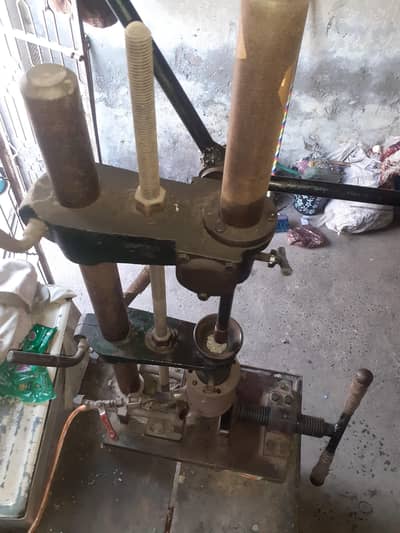 Hand Molding Machine Best Condition