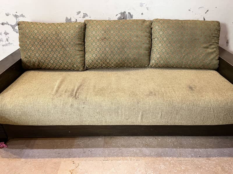 Five seater sofa and 1 centre table 3