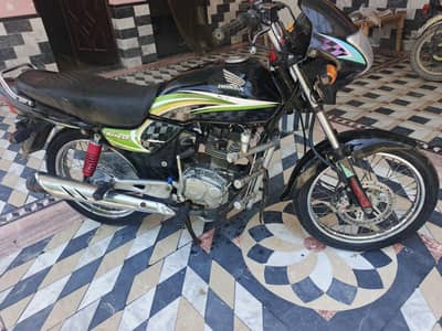 Honda deluxe 2015 model good condition