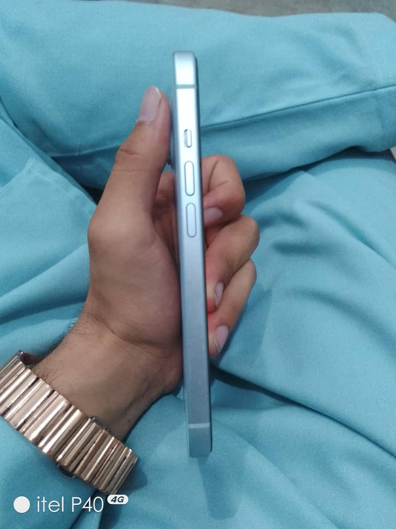 Apple iPhone 15 5