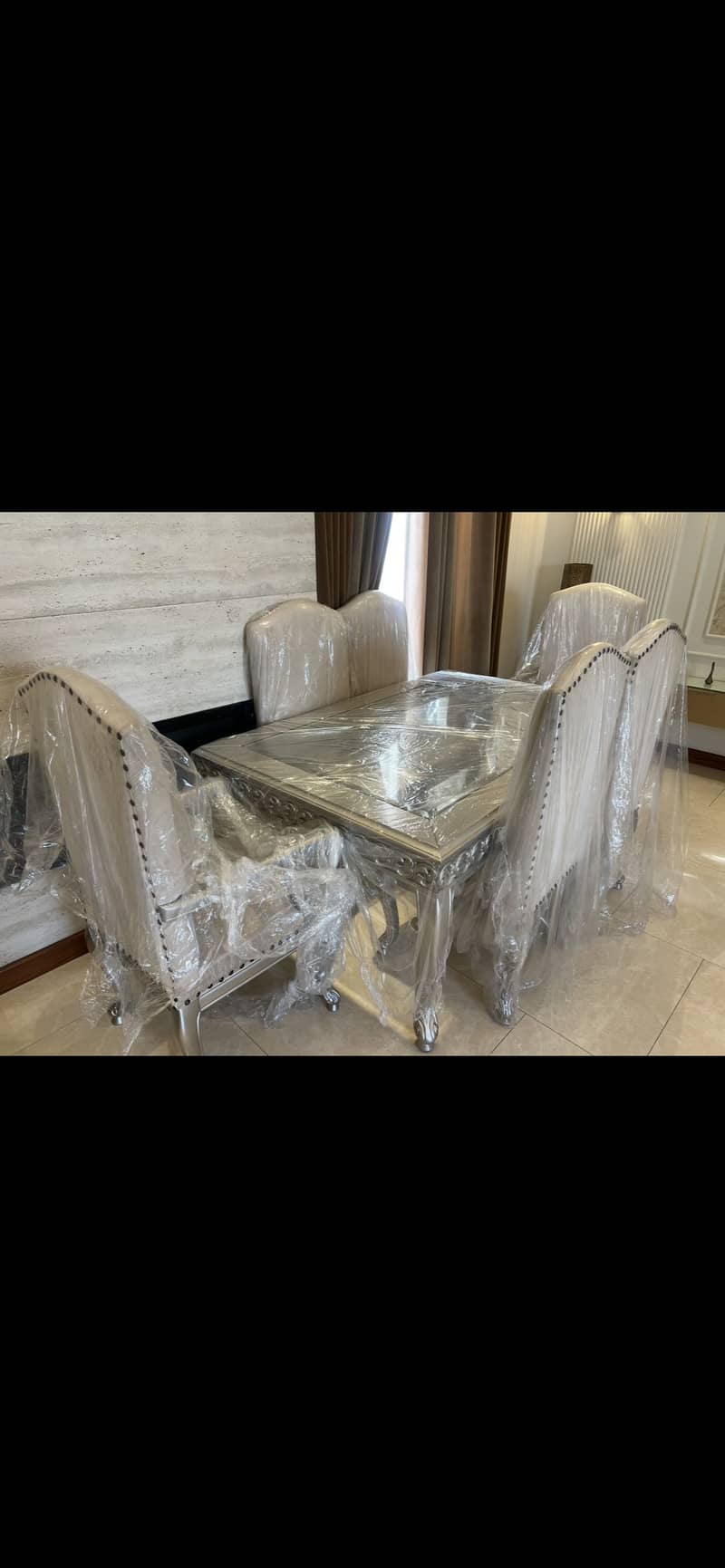 Dining table 0