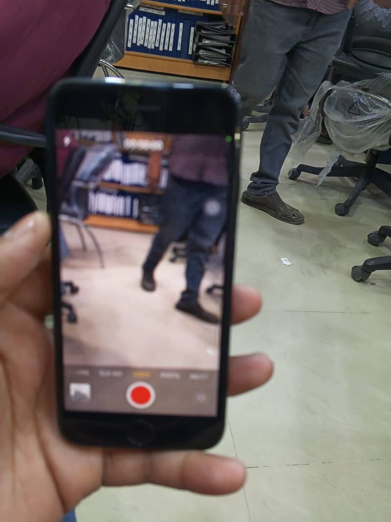 Apple iPhone 7 1
