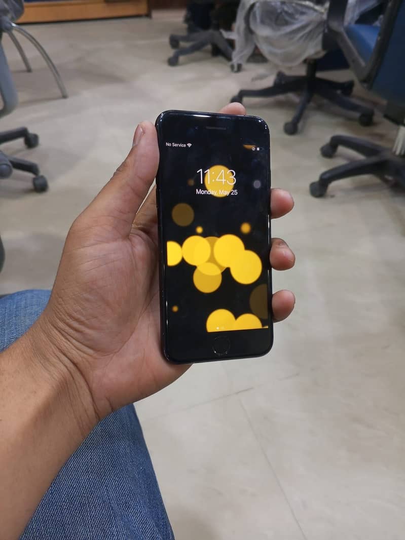Apple iPhone 7 2