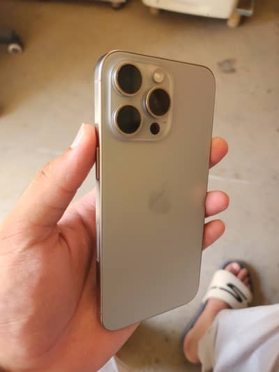 IPhone 15 pro max hv Natural Titanium