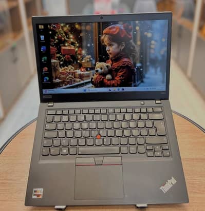 Lenovo Thinkpad T495s   Ryzen 5 pro   8/256GB  1 GB Graphics Dedicated