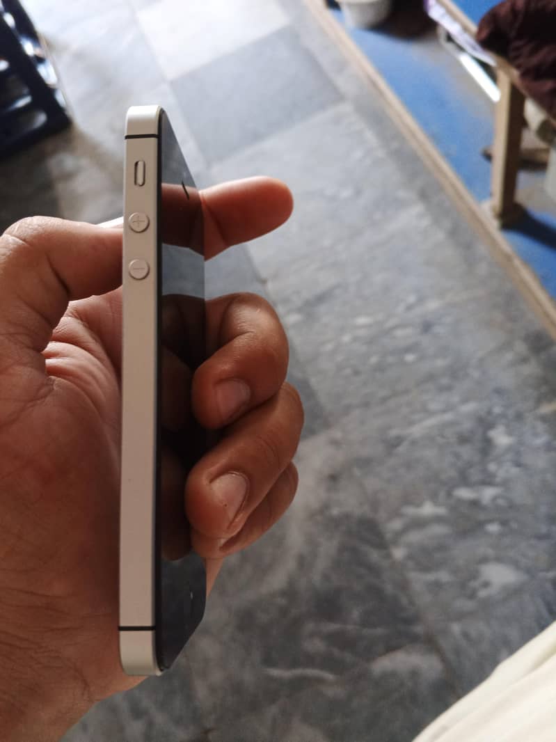 Apple iPhone SE 4