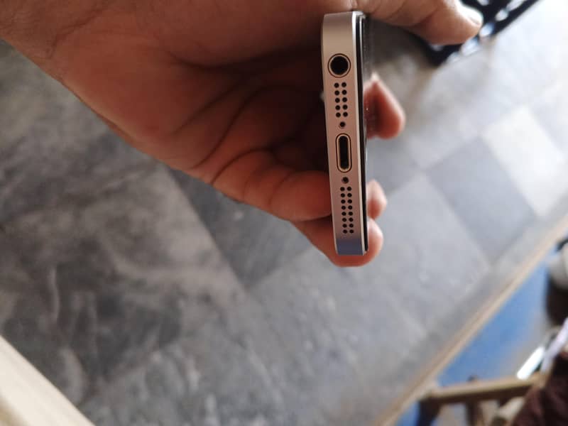 Apple iPhone SE 5