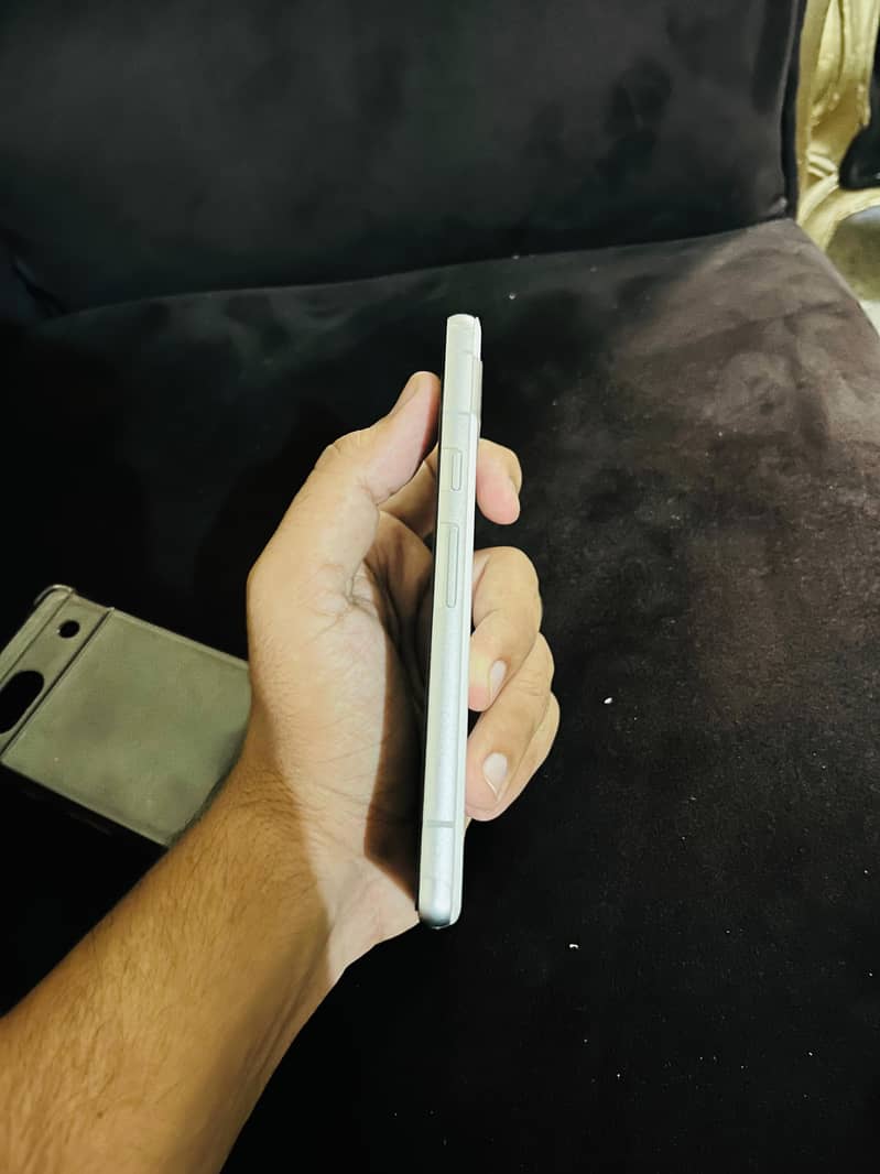 Google Pixel 7a 5