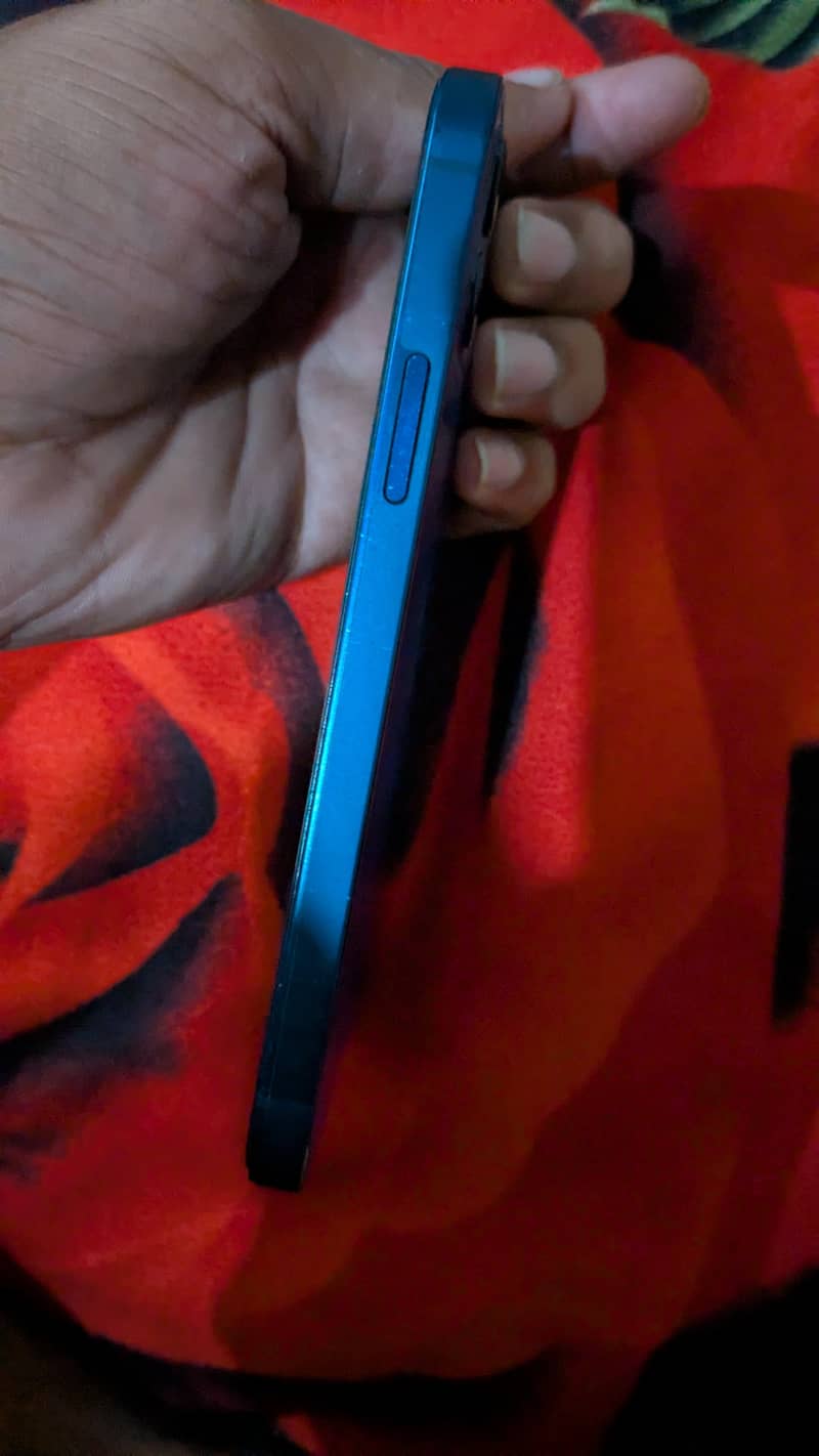 Apple iPhone 12 3