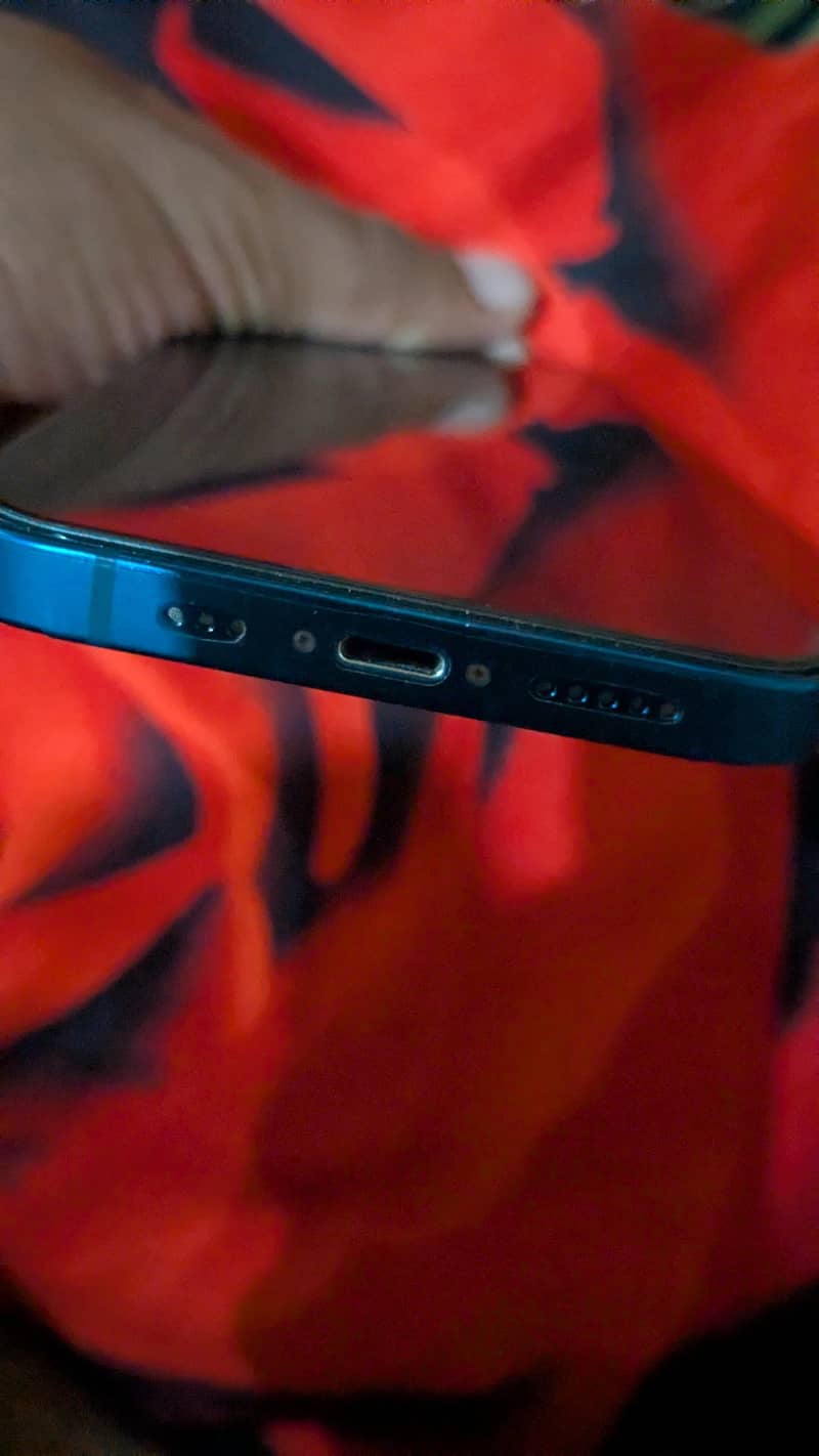 Apple iPhone 12 4