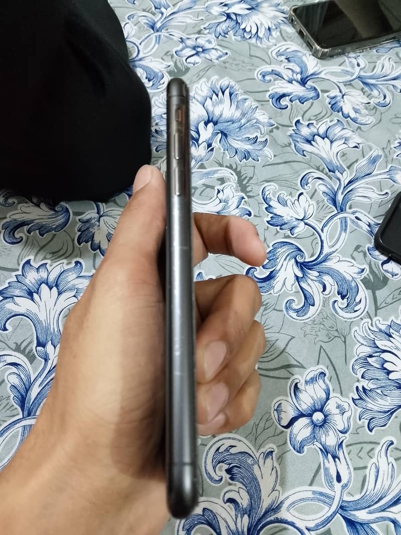 Apple iPhone X 3