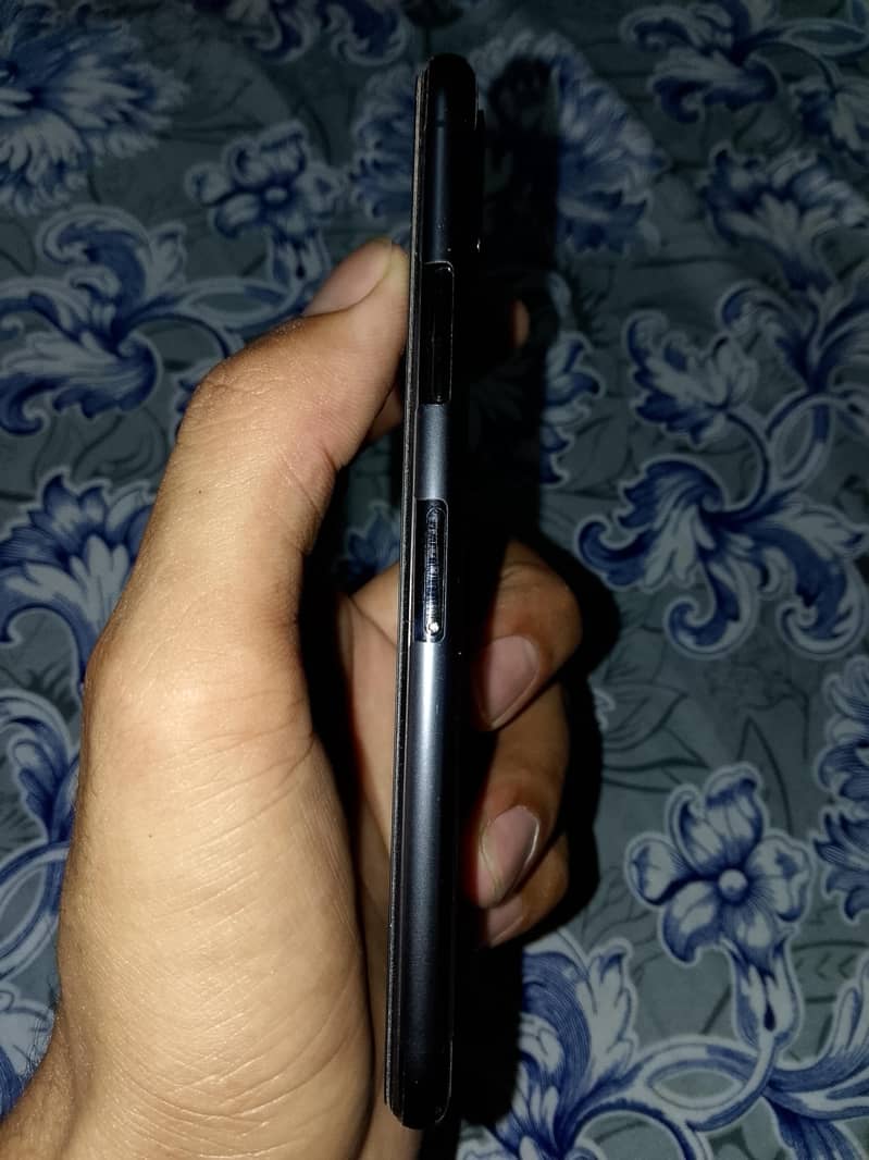 Apple iPhone X 4