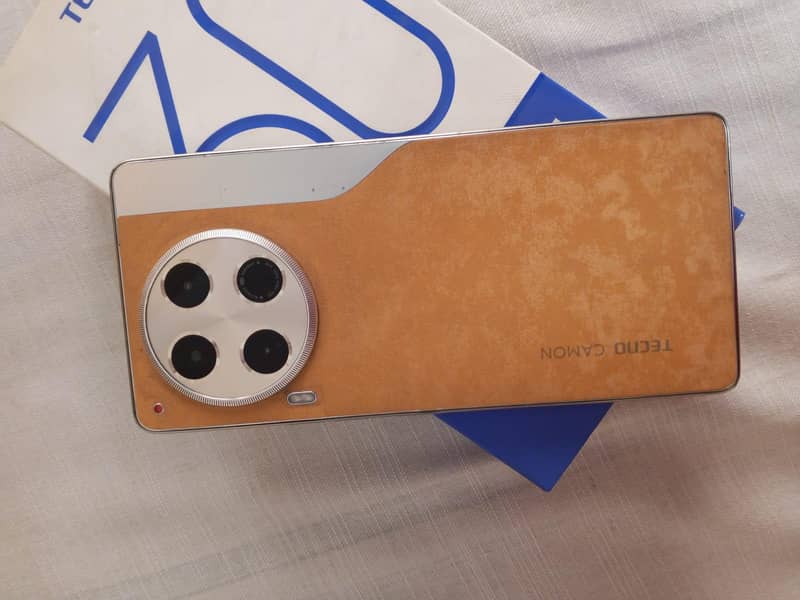 Tecno CAMON 30 1