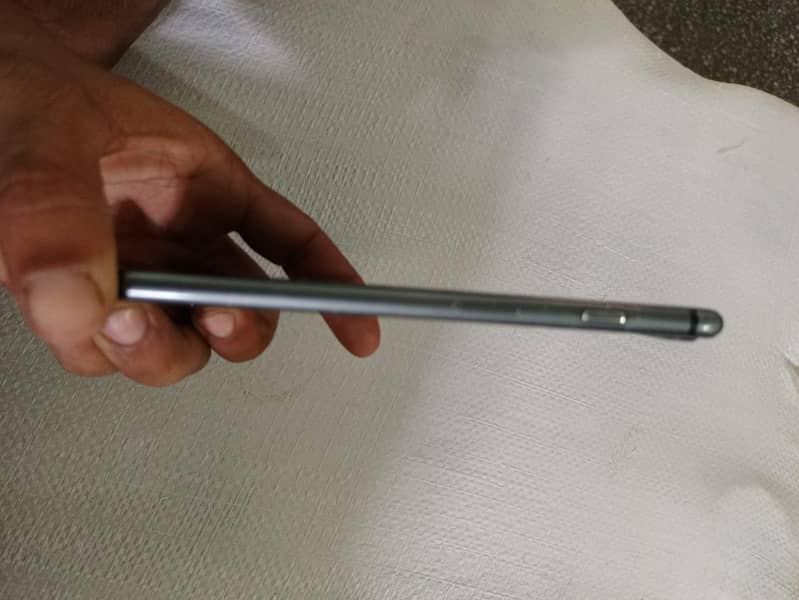 Apple iPhone 8 Plus 0