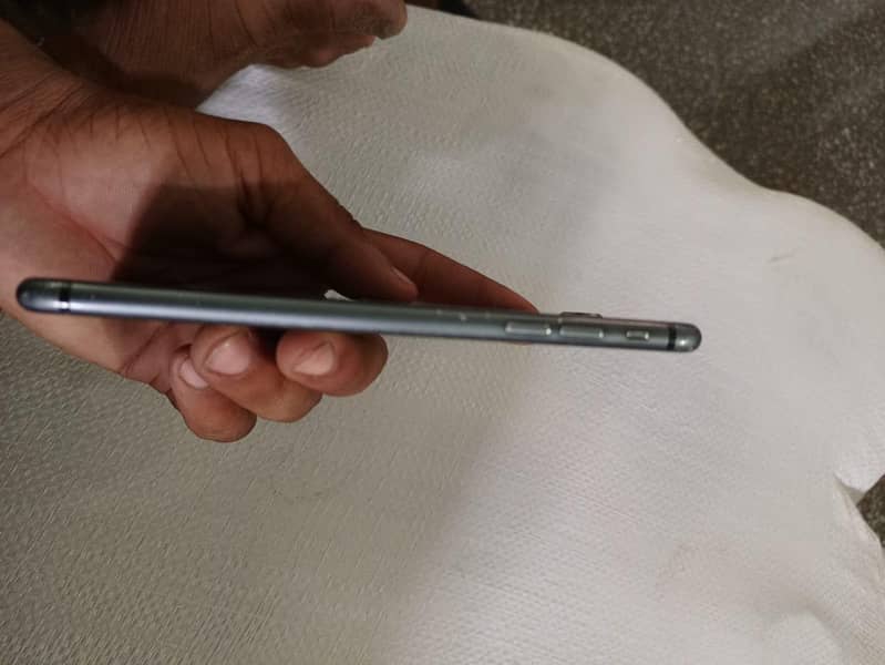 Apple iPhone 8 Plus 3
