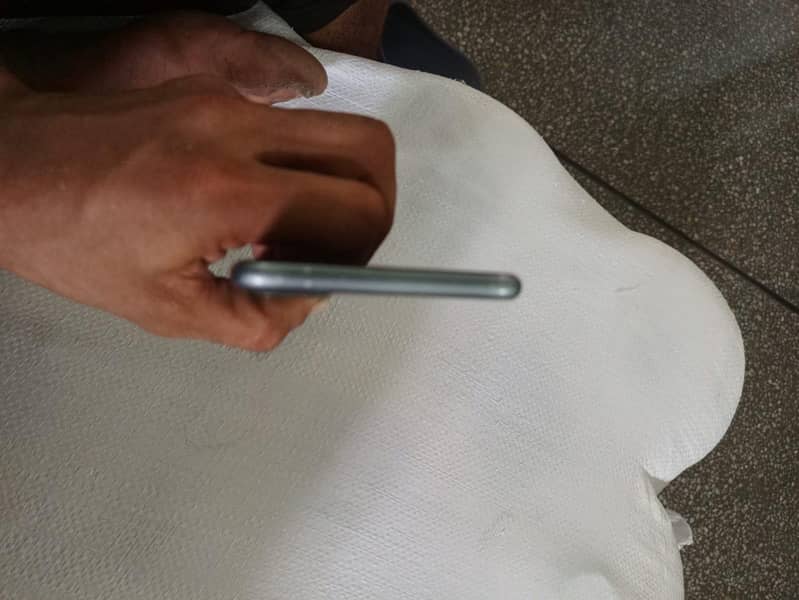 Apple iPhone 8 Plus 4