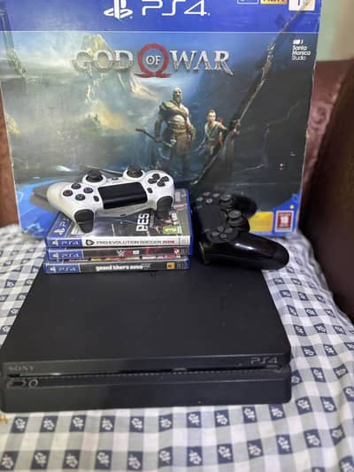 PS4 Slim 500GB - 10/10 Condition - Original Box &All Cables Available