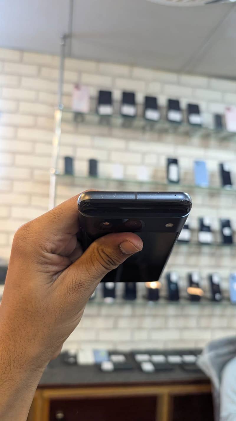 Google Pixel 8 4