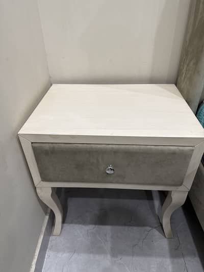 Pair of side tables (2)