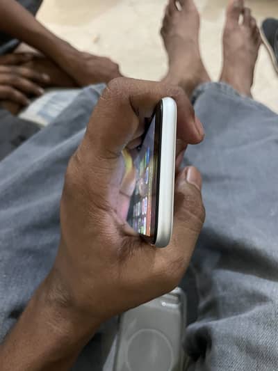 Apple iPhone SE