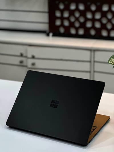 MicroSoft Surface TouchScreen 4k Core i5 10th Generation 8GB Ram