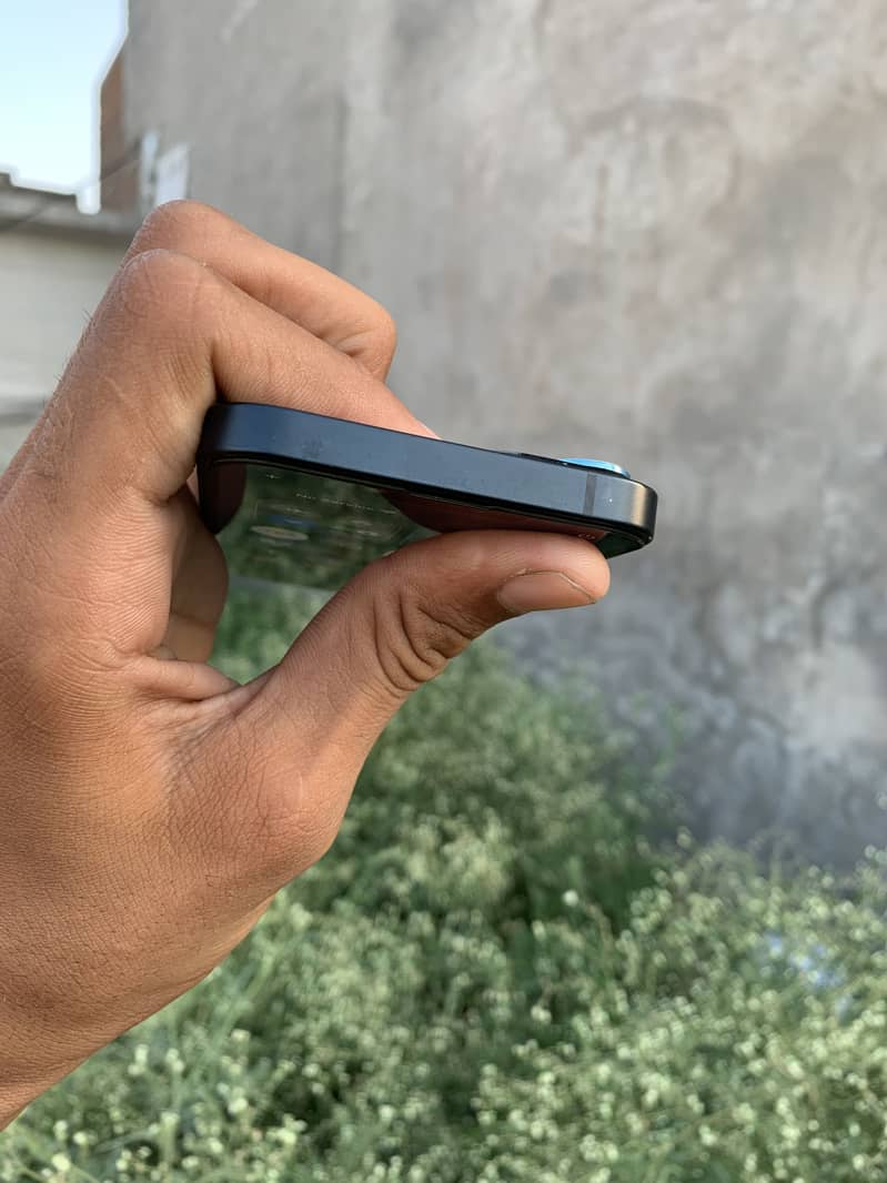 iPhone 13 - 1