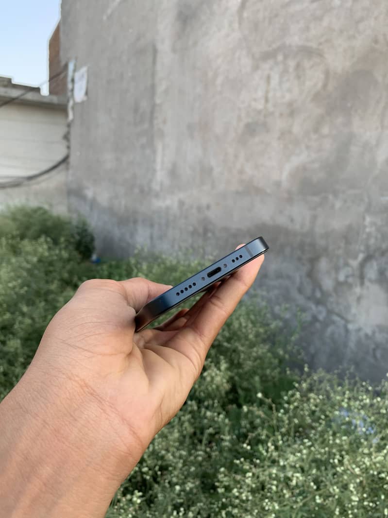 iPhone 13 - 2