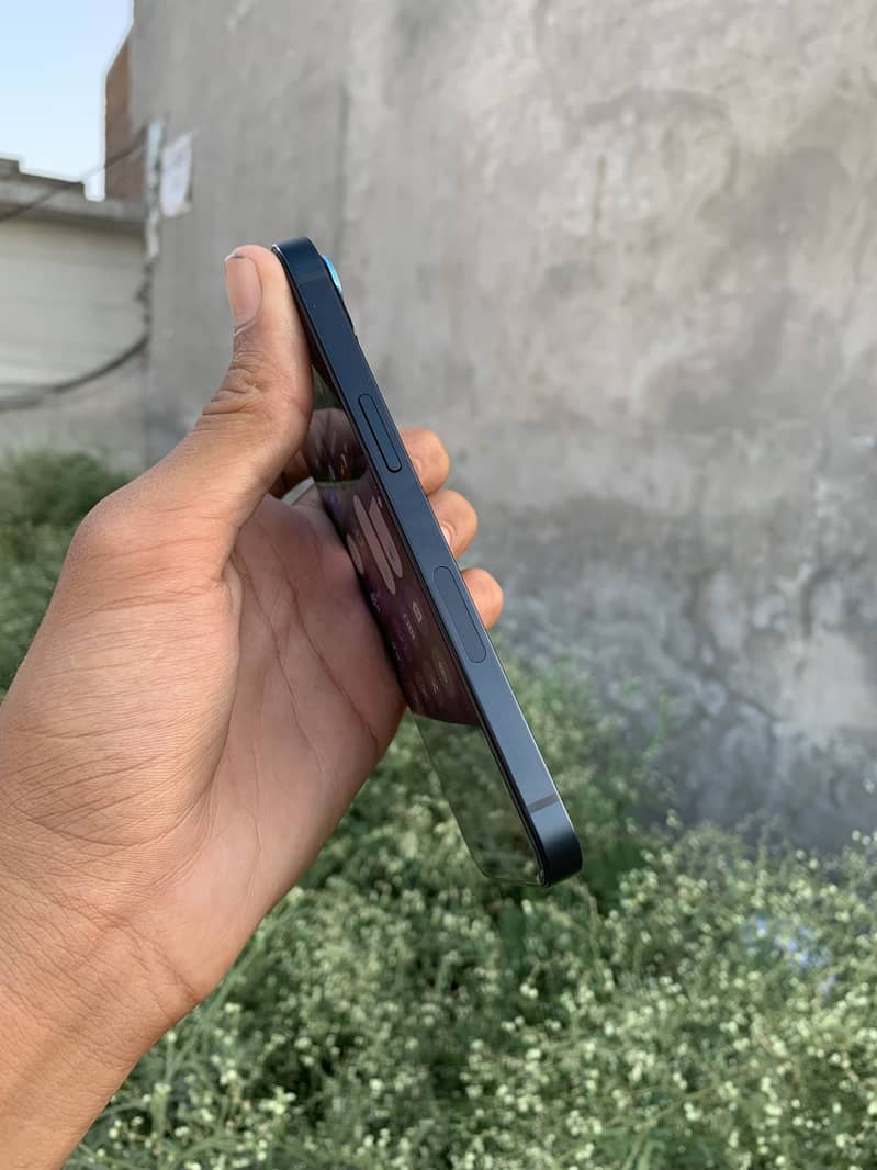 iPhone 13 - 3