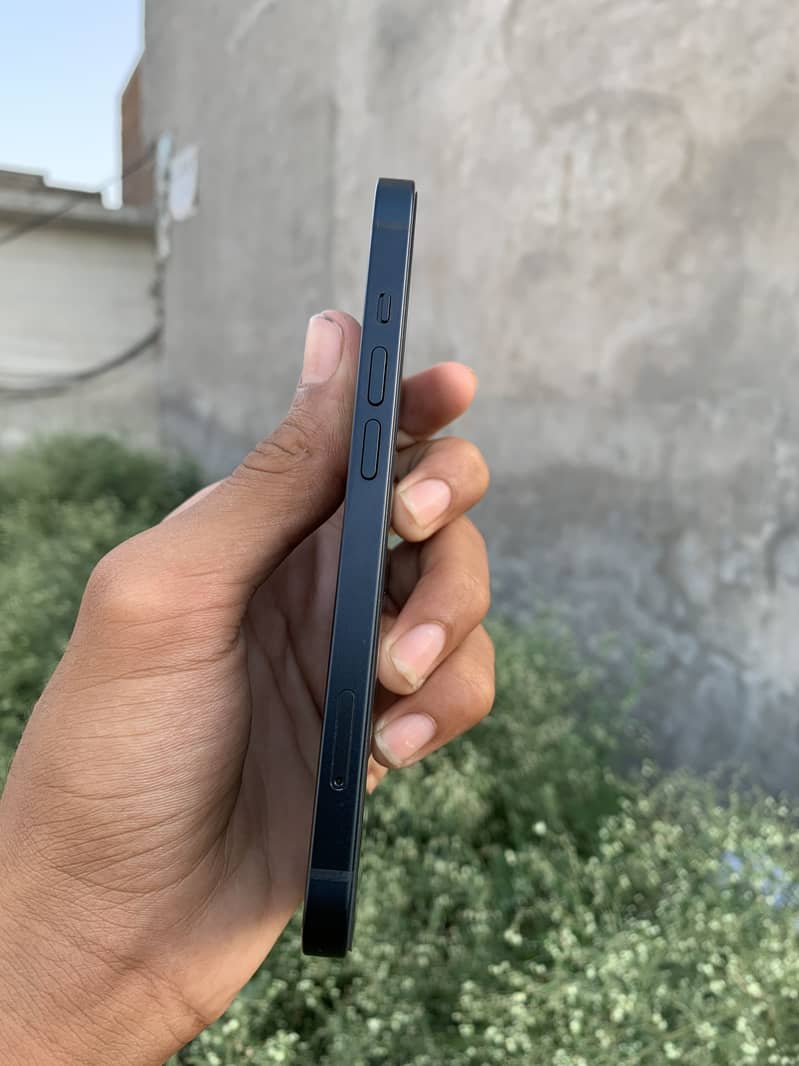 iPhone 13 - 4