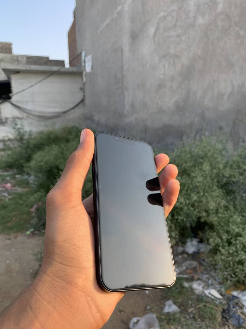 iPhone 13 - 11