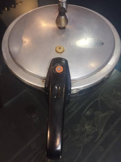 pressure cooker for sale