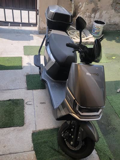 Revoo A12 Brandnew Scooter.
