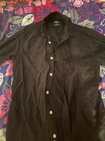 outfitters black button down shirt and outfitters white relaxed tee