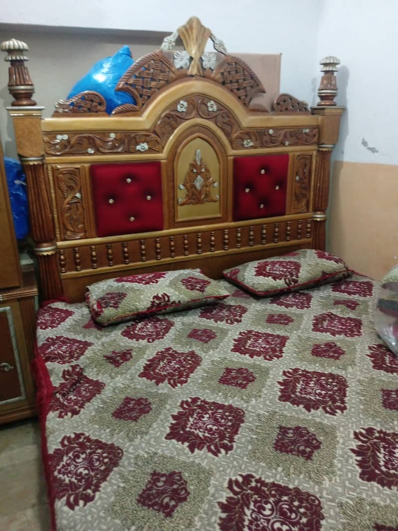 bed showcase singer aaina 1