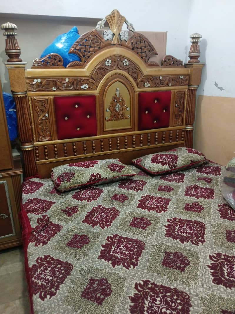 bed showcase singer aaina 4