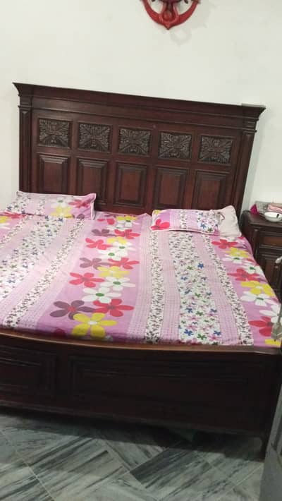 Bed with 2 side tables