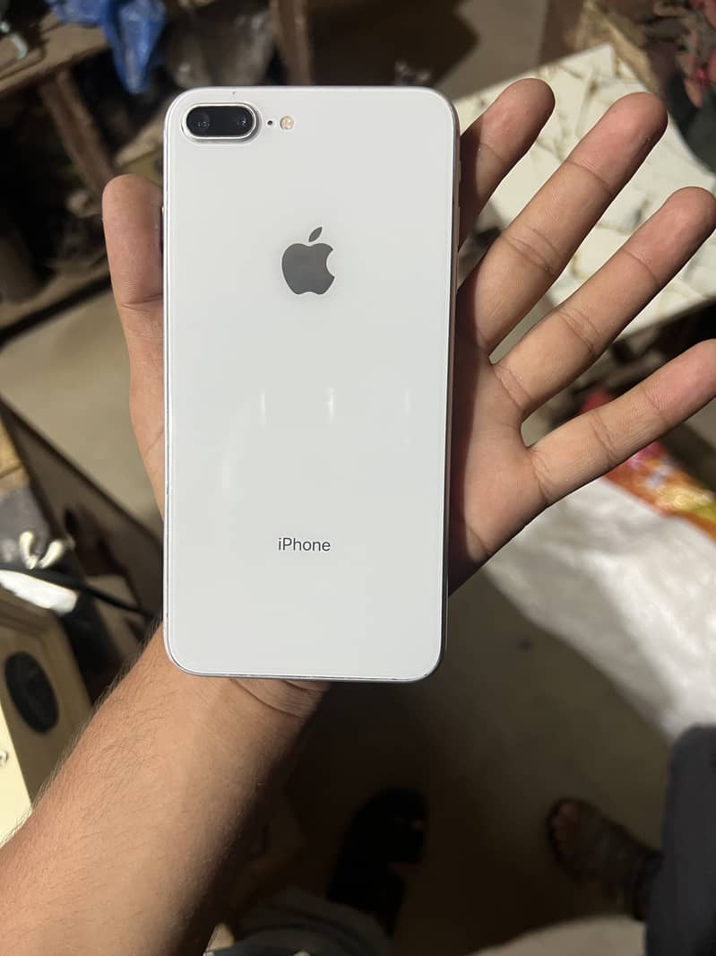 Apple iPhone 8 Plus 1