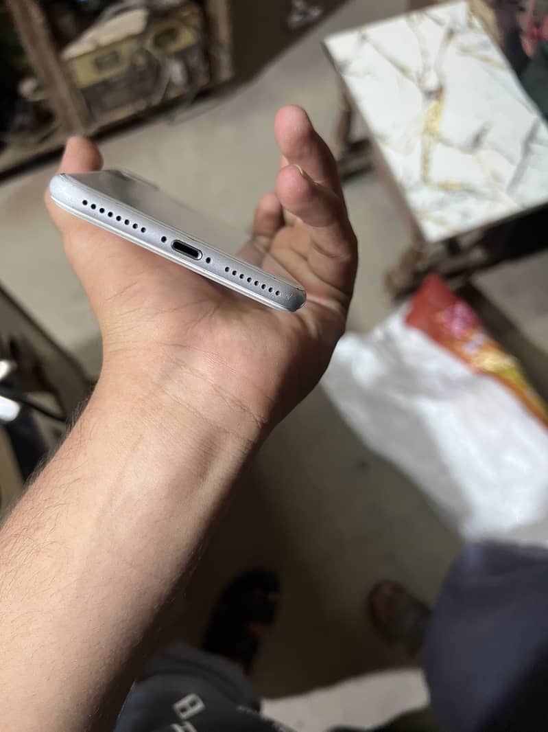 Apple iPhone 8 Plus 3