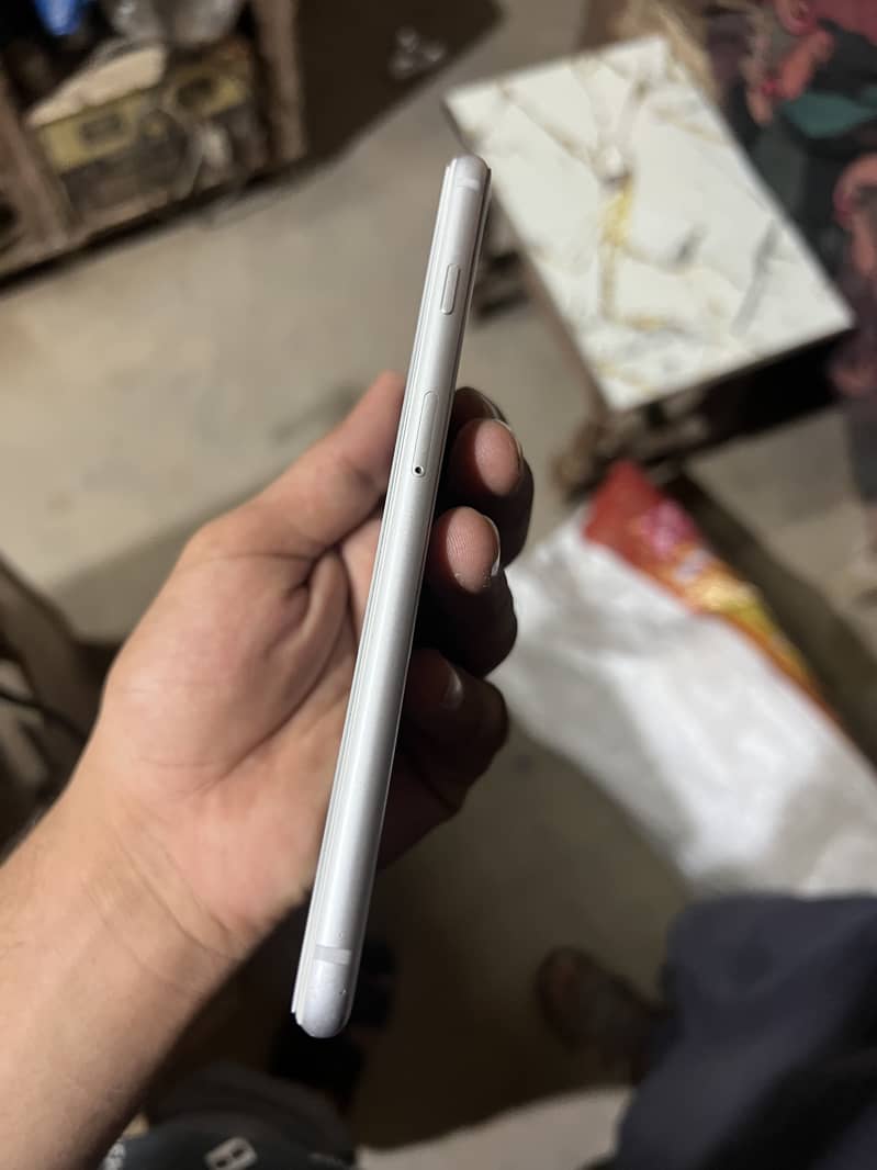 Apple iPhone 8 Plus 4