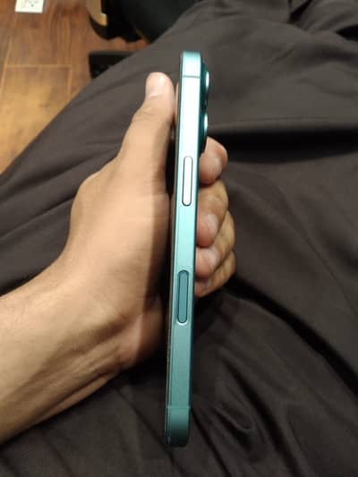 Apple iPhone 16