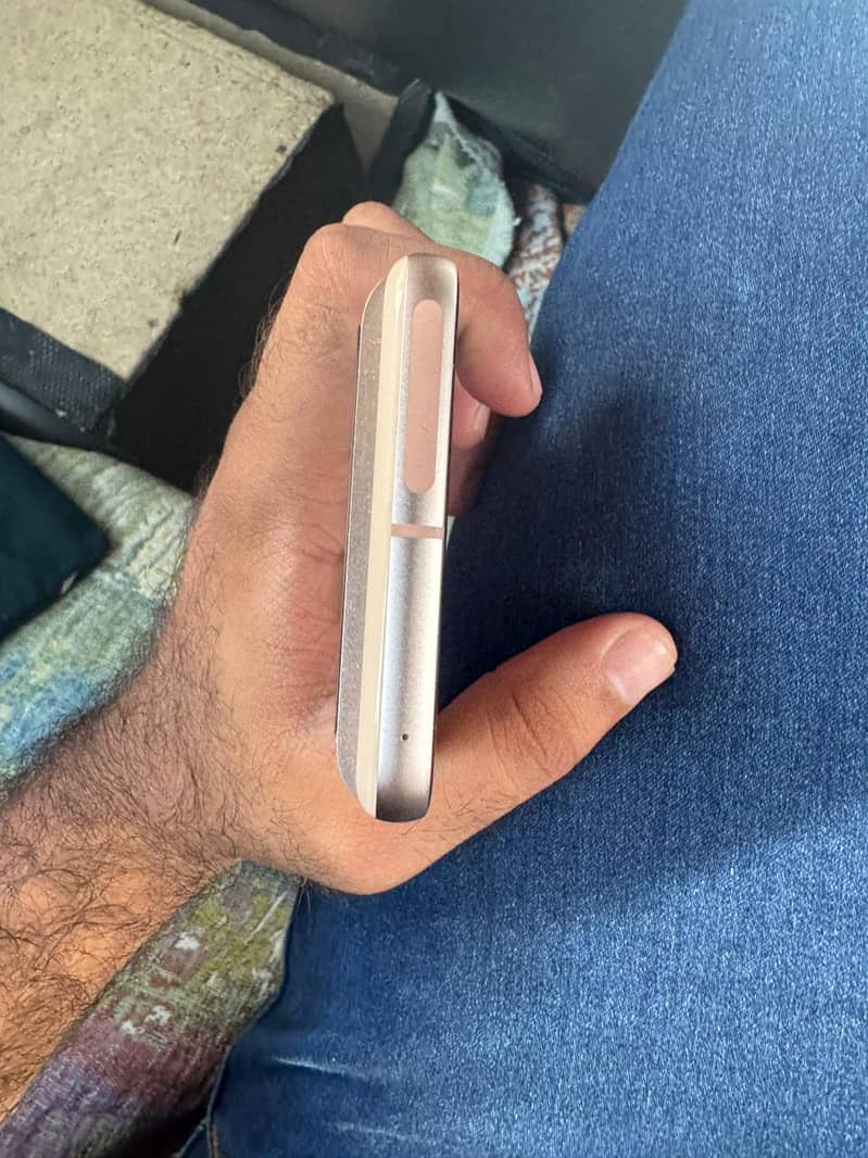 Google Pixel 8 4