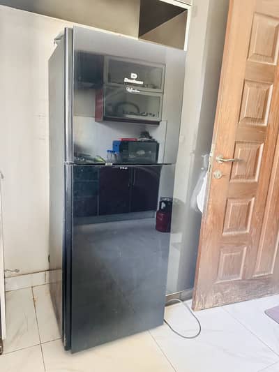 Dawlence medium size fridge black