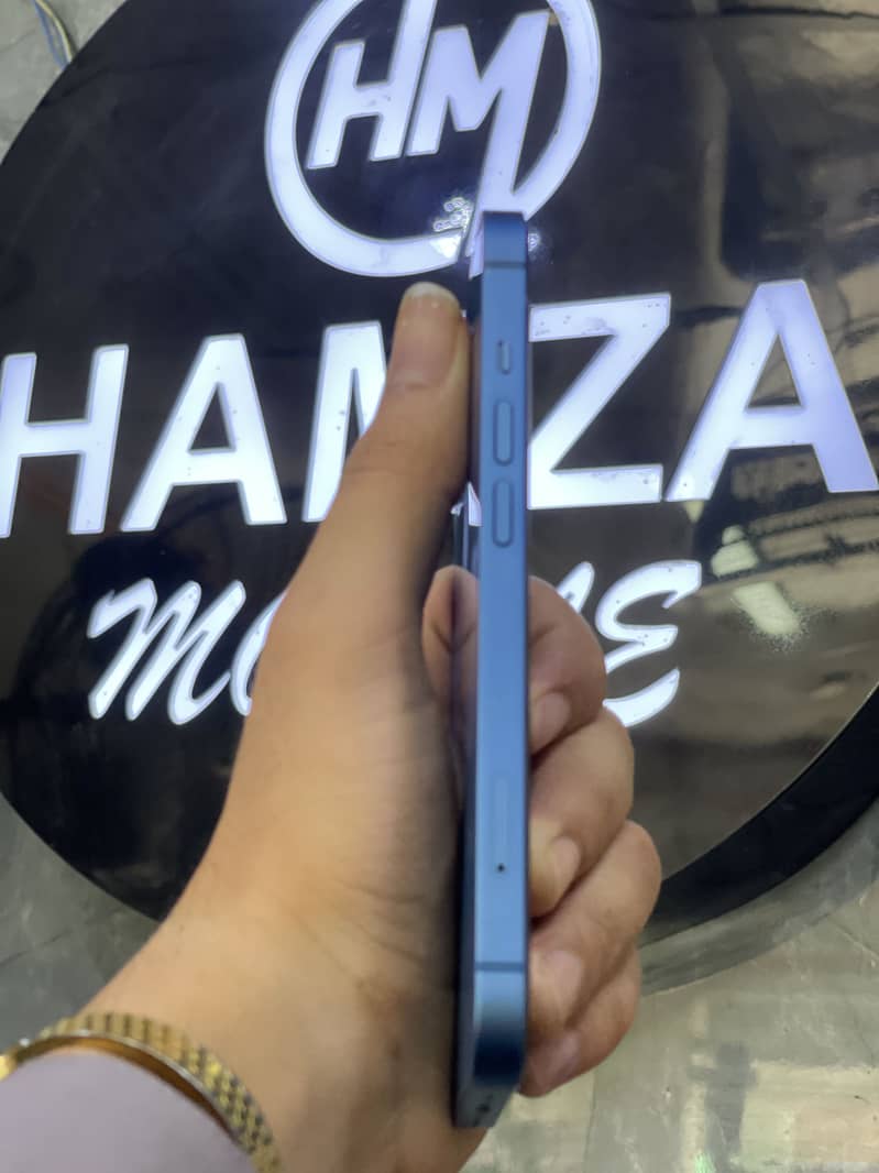 Apple iPhone 13 1