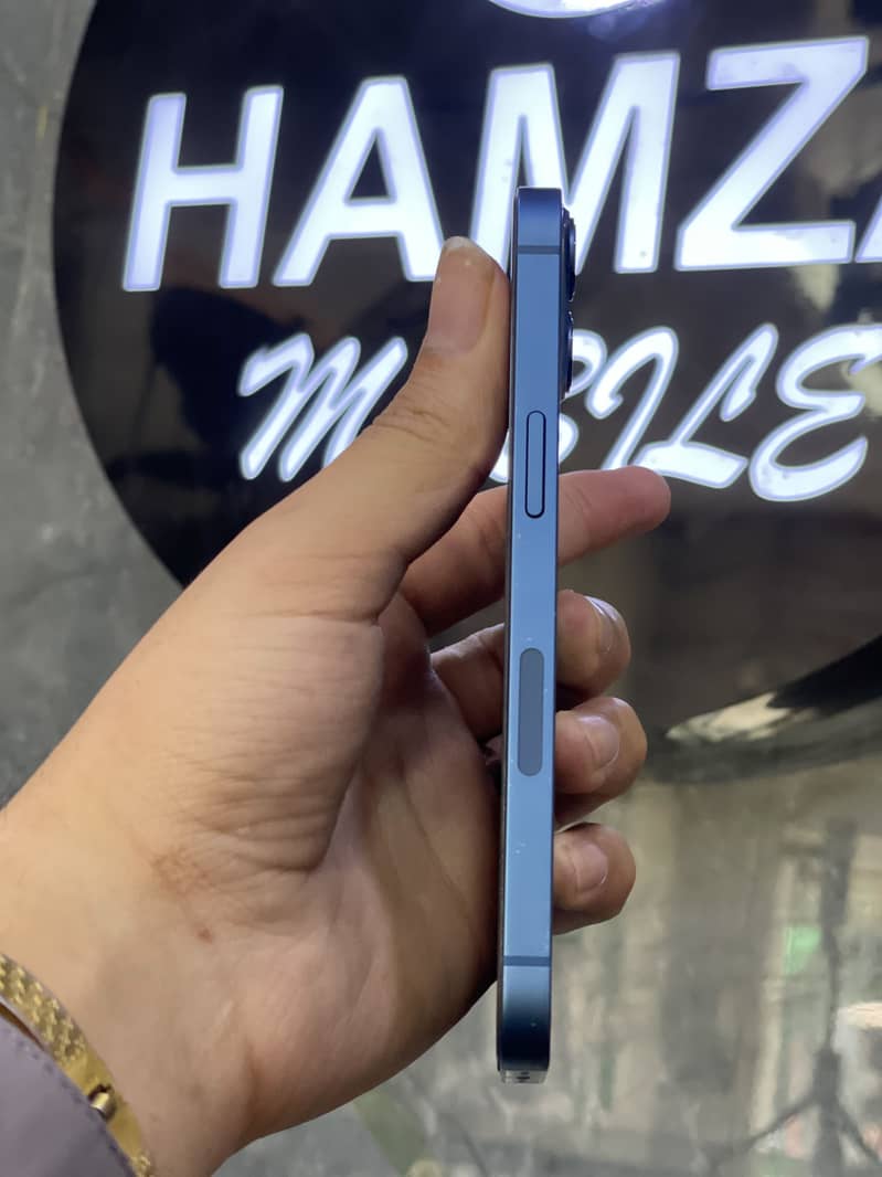 Apple iPhone 13 2