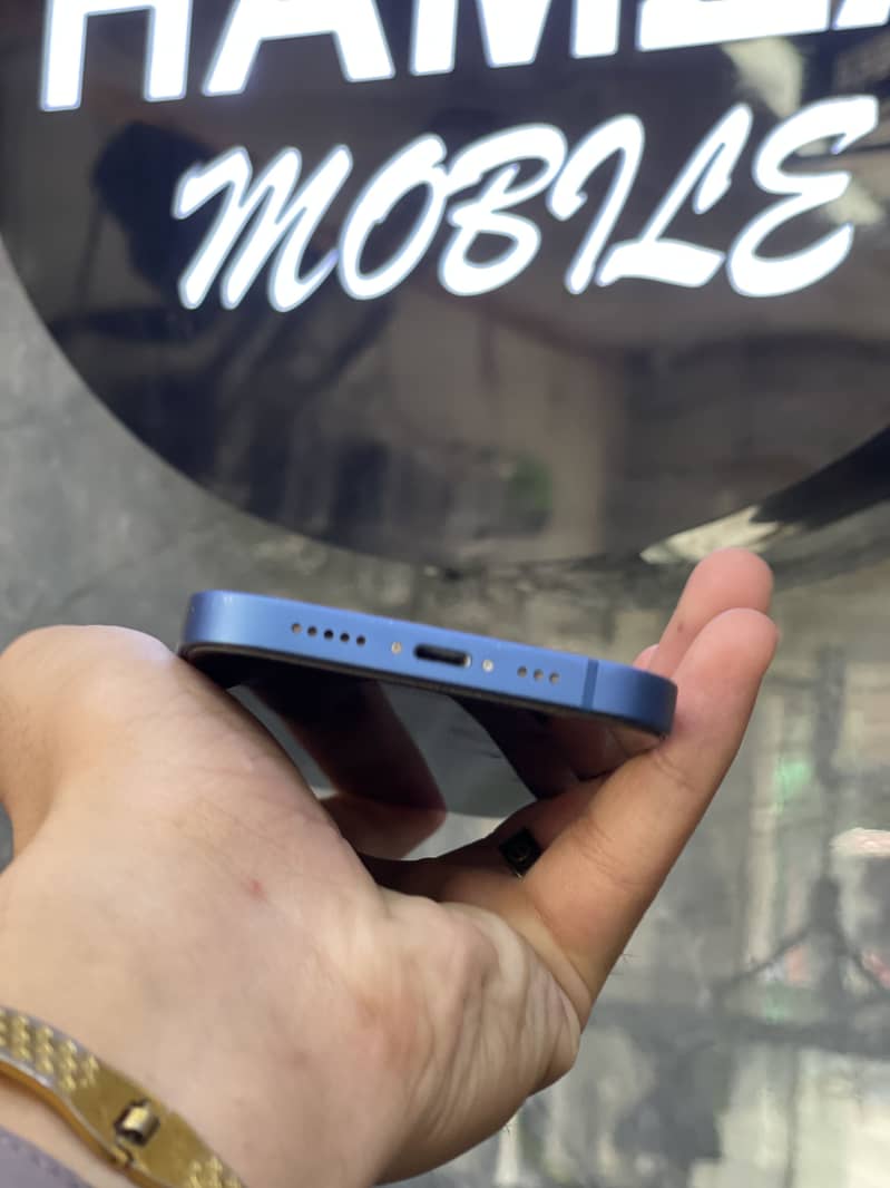 Apple iPhone 13 5