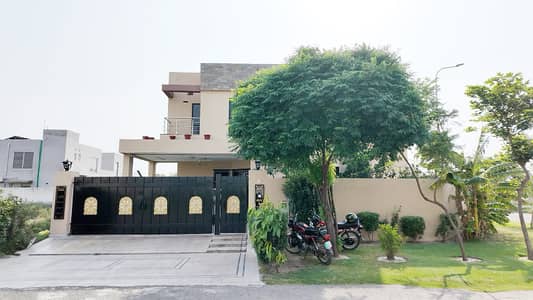 1 KANAL MODREN DESIGNED CORNER BANGALOW TOP LOCATION HOUSE FOR SALE IN DHA PHASE 8