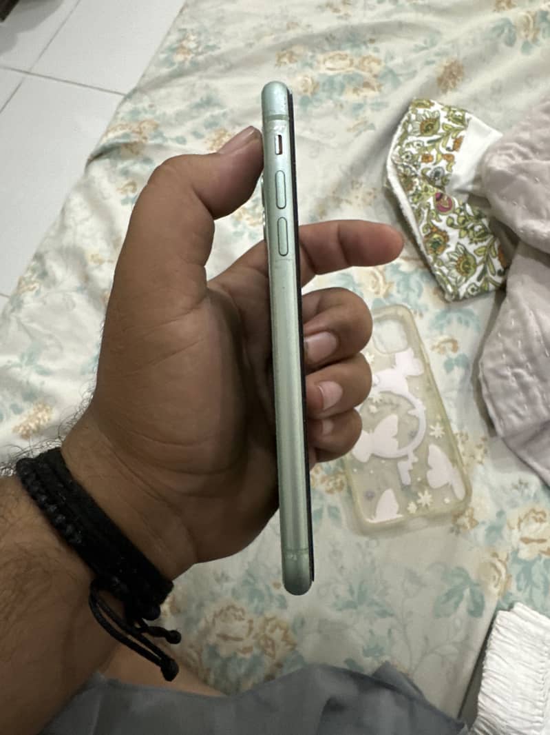 iPhone 11 3